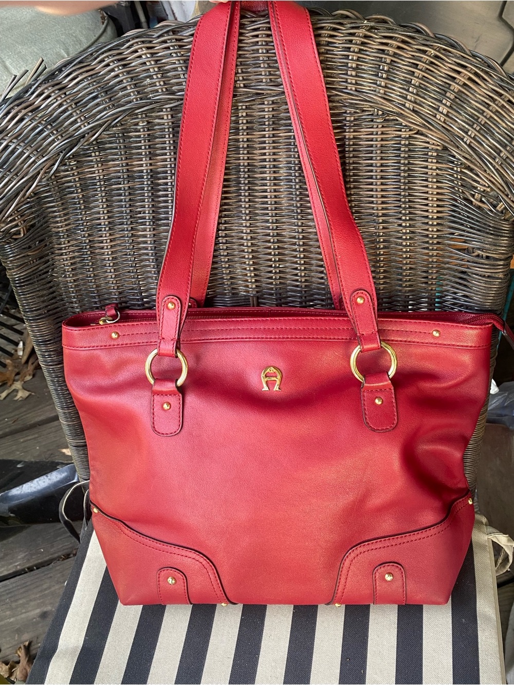 VTG-Etienne Aigner high Quality Leather Bag &Gold Hardware,& immaculate lining!
